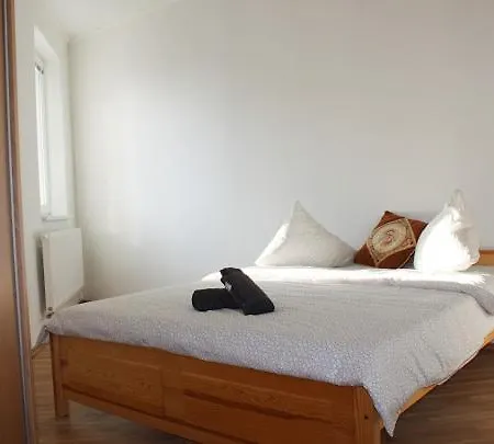 Appartement Ricardo's Oldtown Near Main Train Station For 5 Persons Bratislava
